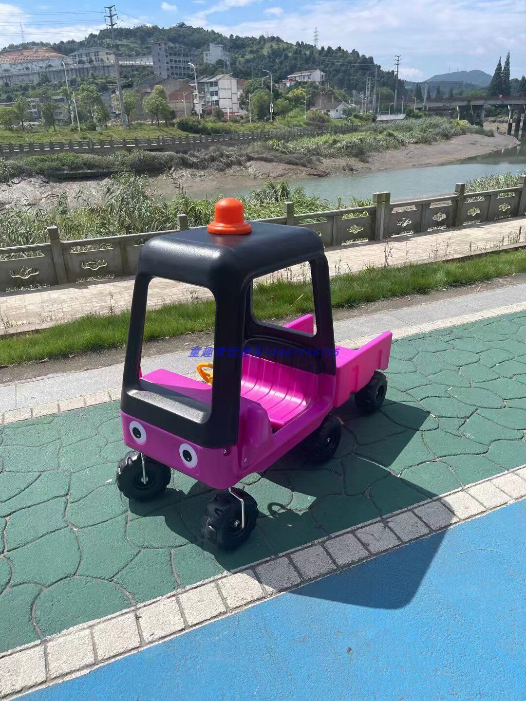 새로운 유치원 관성 작은 RV 황금 거북이 자동차 트위스트 동력 보조 자전거 협력 자동차 자동차 어린이 장난감