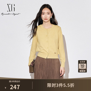 XG雪歌黄色薄款长袖毛针织衫2025秋季新款通勤圆领套头纽扣开衫女