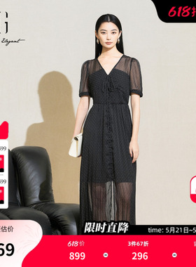 XG雪歌黑色V领连衣裙2025夏季新款时尚简约 波点收腰中长裙女