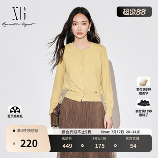 XG雪歌黄色薄款长袖毛针织衫2025秋季新款通勤圆领套头纽扣开衫女