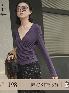 XG雪歌褶皱收腰设计深紫色T恤2025秋季新款不对称V领长袖上衣女装
