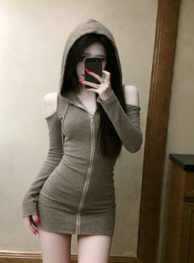 iqcq辣妹韩系纯欲风气质灰色连帽露肩长袖拉链修身显瘦连衣包臀裙