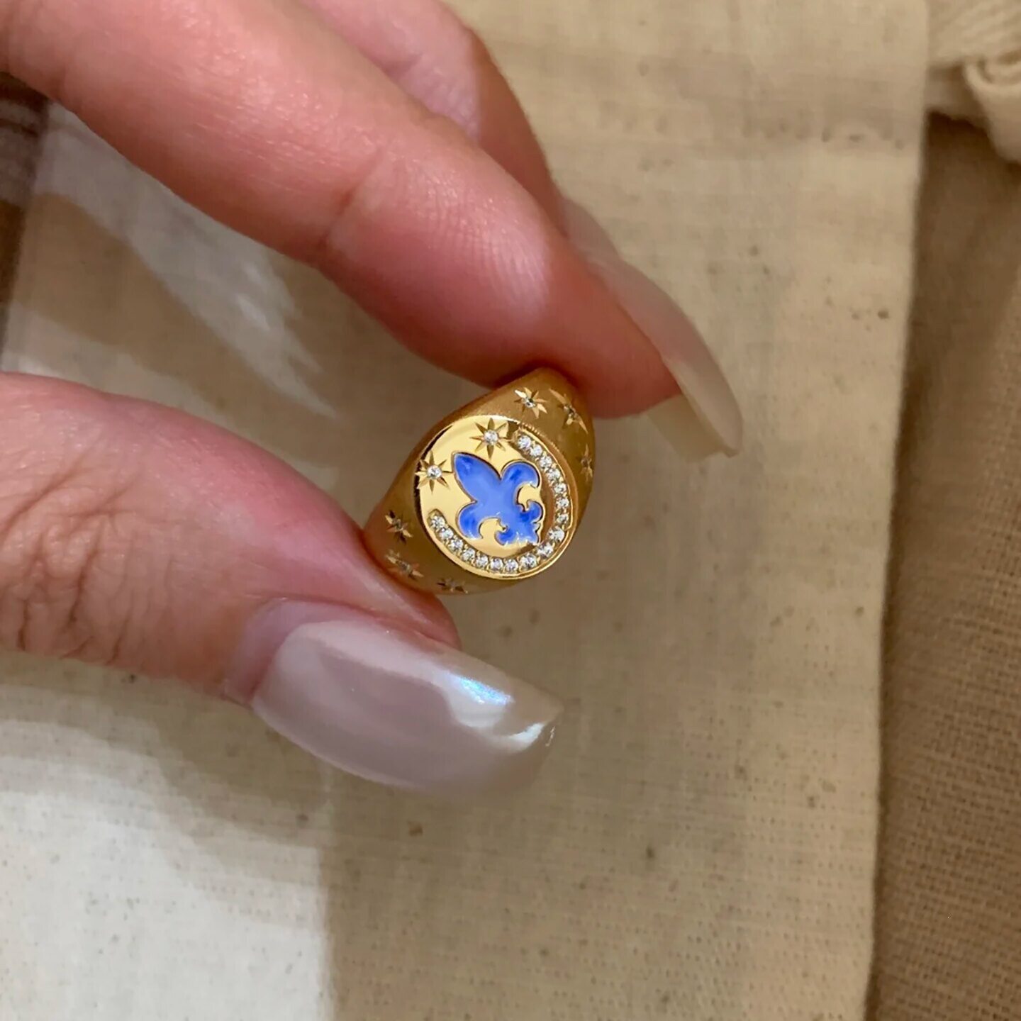 重工珐琅鸢尾花镶钻开口戒指