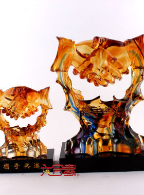 六合春琉璃握手双赢商务纪念品