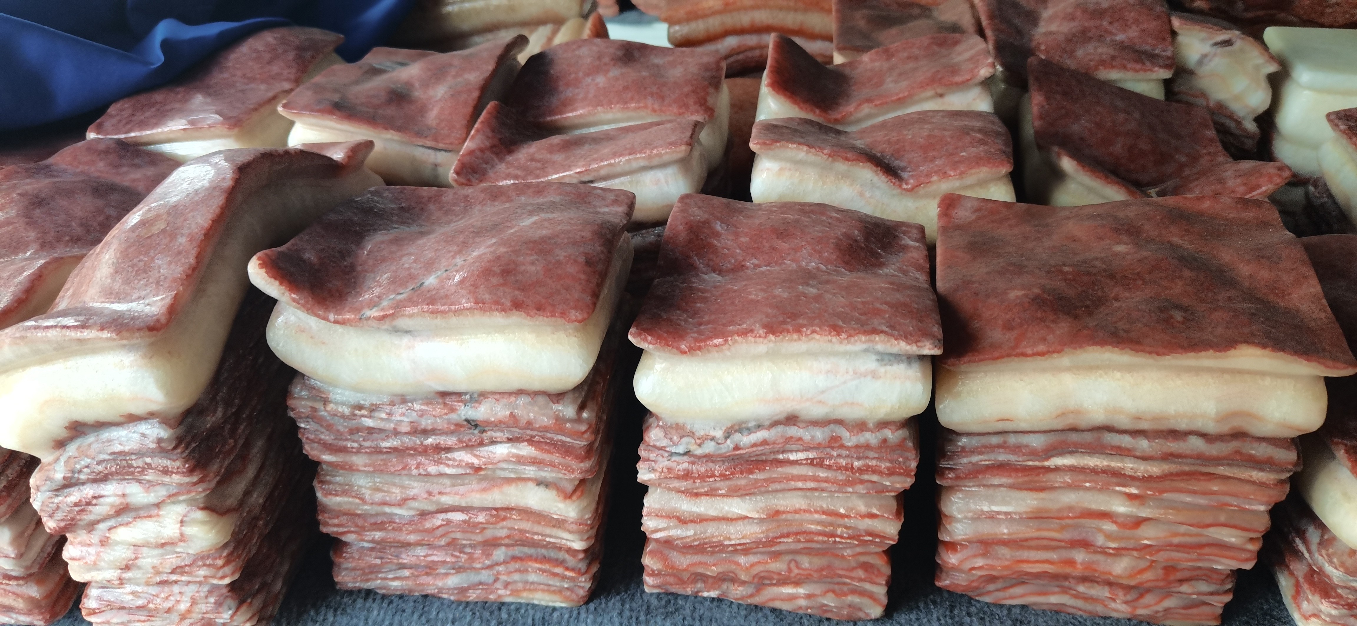 批发五花肉石摆件猪肉石天然奇石广西肉石观赏石桌面装饰开业礼品