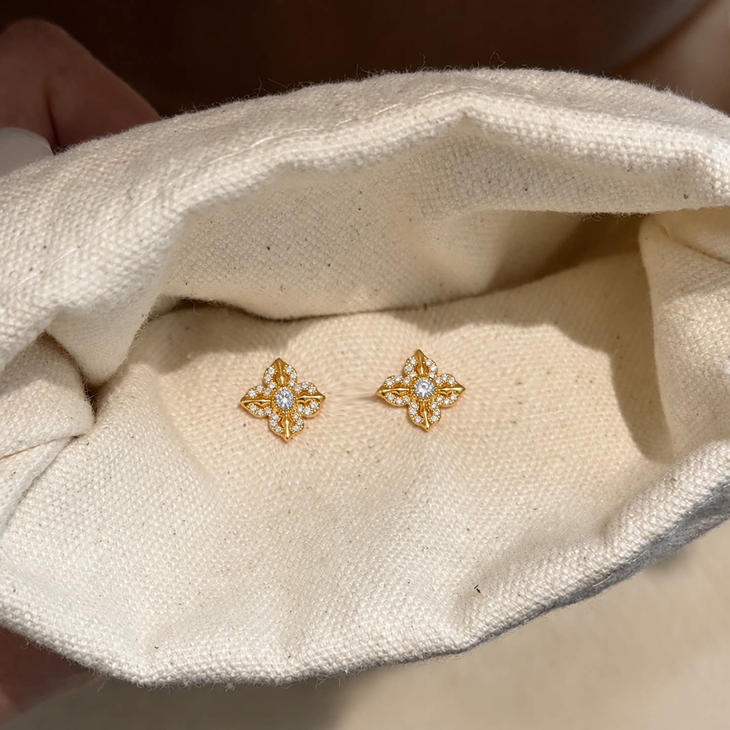 金色金刚杵四叶草耳环女图片