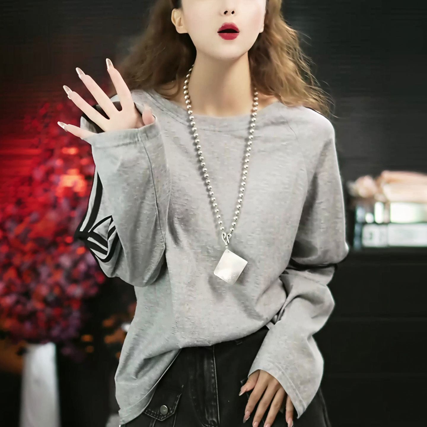 韩版休闲风简约条纹圆领长袖T恤女秋冬新款设计感破洞洋气中长款