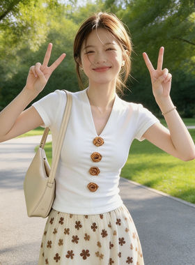 独特绝美初夏白色上衣设计感小众女士气质v领立体花朵正肩短袖T恤