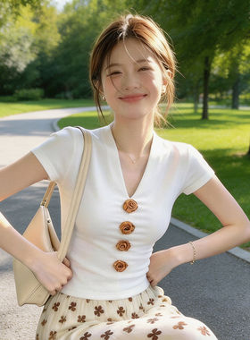 独特绝美初夏白色上衣设计感小众女士气质v领立体花朵正肩短袖T恤