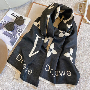 2025秋冬季新款字母四叶草仿羊绒围巾时尚披肩围脖女加厚保暖驴