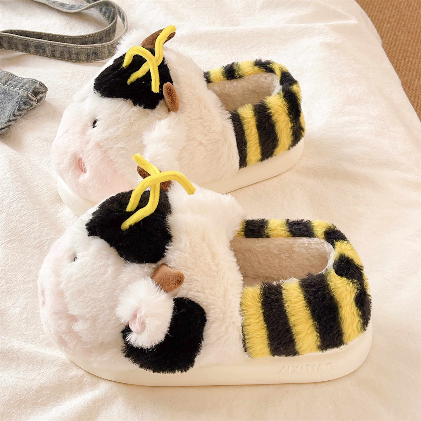 厚底棉拖鞋女冬季可爱奶牛蜜蜂居家室内防滑包跟保暖毛绒月子棉鞋