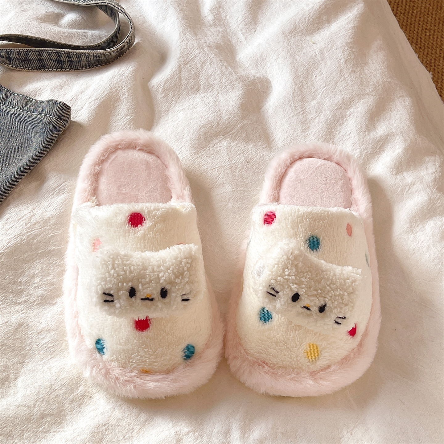 可爱猫咪波点毛毛拖鞋女冬季新款防滑室内居家加绒保暖月子棉拖鞋