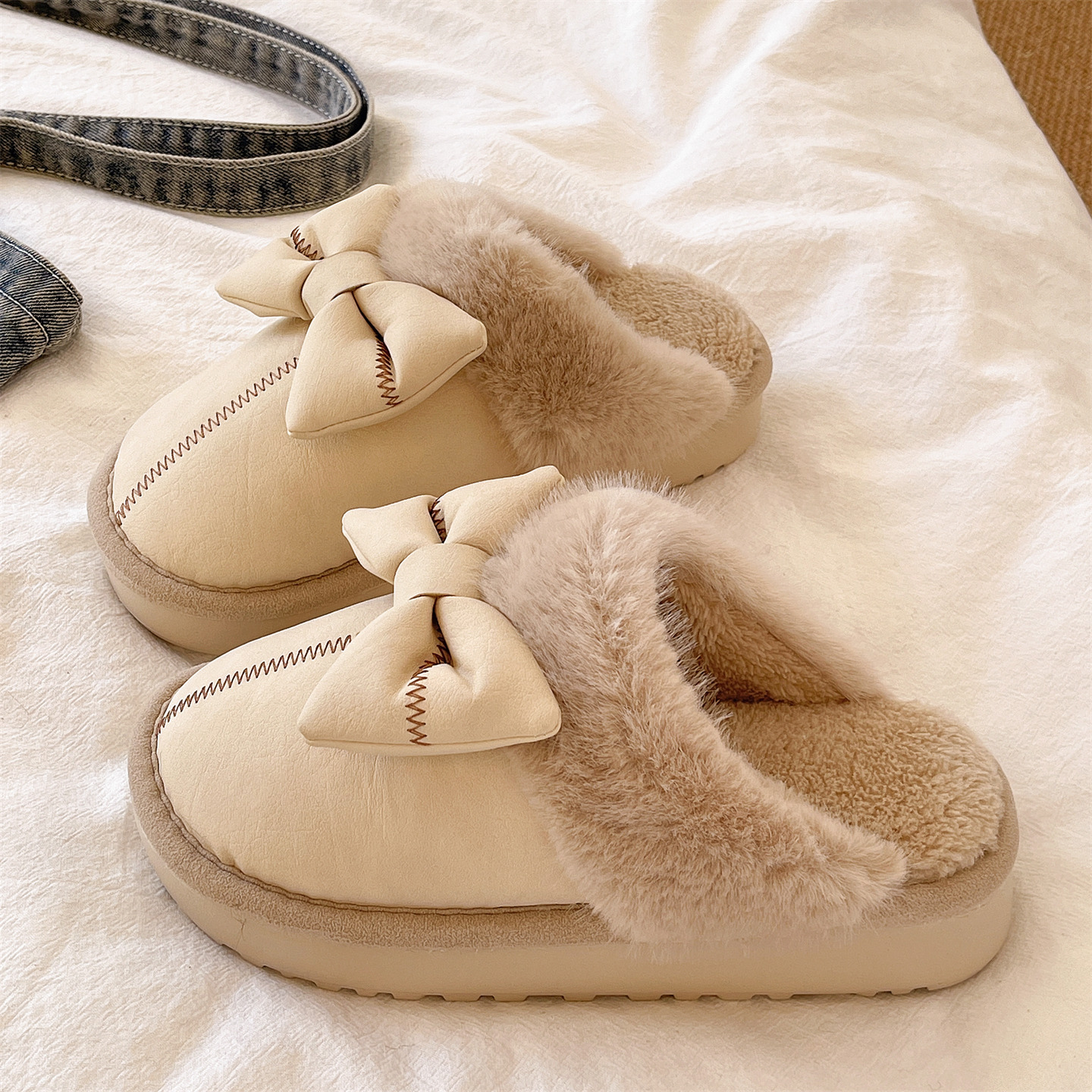 可爱蝴蝶结毛毛拖鞋女士冬季居家加绒保暖皮质防水防滑包头棉拖鞋