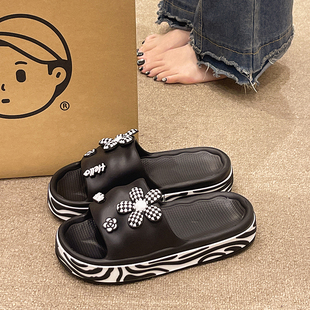 室内居家防滑厚底踩屎感凉拖鞋 2026新款 女夏季 可爱斑马纹花朵拖鞋