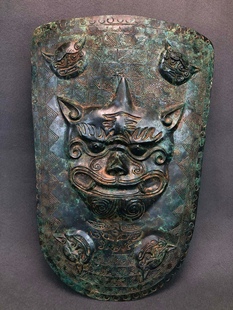 古代防御兵器战国铜盾牌影视道具高47厘米 ,宽32厘米 ,重7.6斤