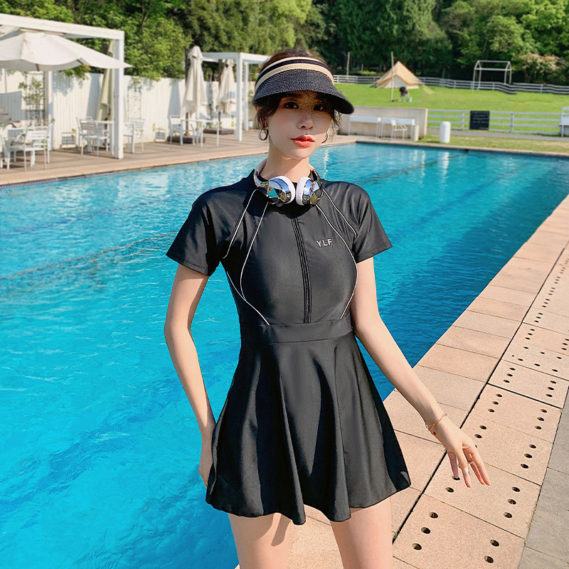 泳衣女2023新款大码保守连体裙式黑色运动遮肉显瘦微胖女孩泡温泉