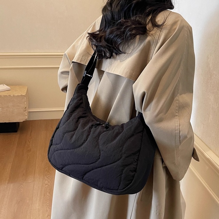 轻便挎包iPad平板包包日常通勤百搭2025新款大容量斜挎云朵托特包