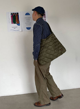 日系复古绗棉斜挎包休闲百搭头盔包手拎包飞行员机车包男女款潮包