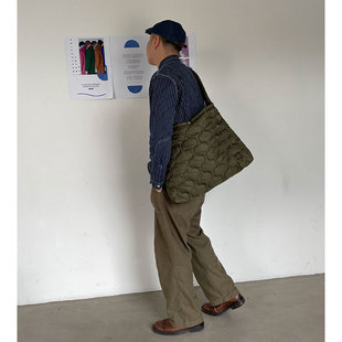 日系复古绗棉斜挎包休闲百搭头盔包手拎包飞行员机车包男女款潮包