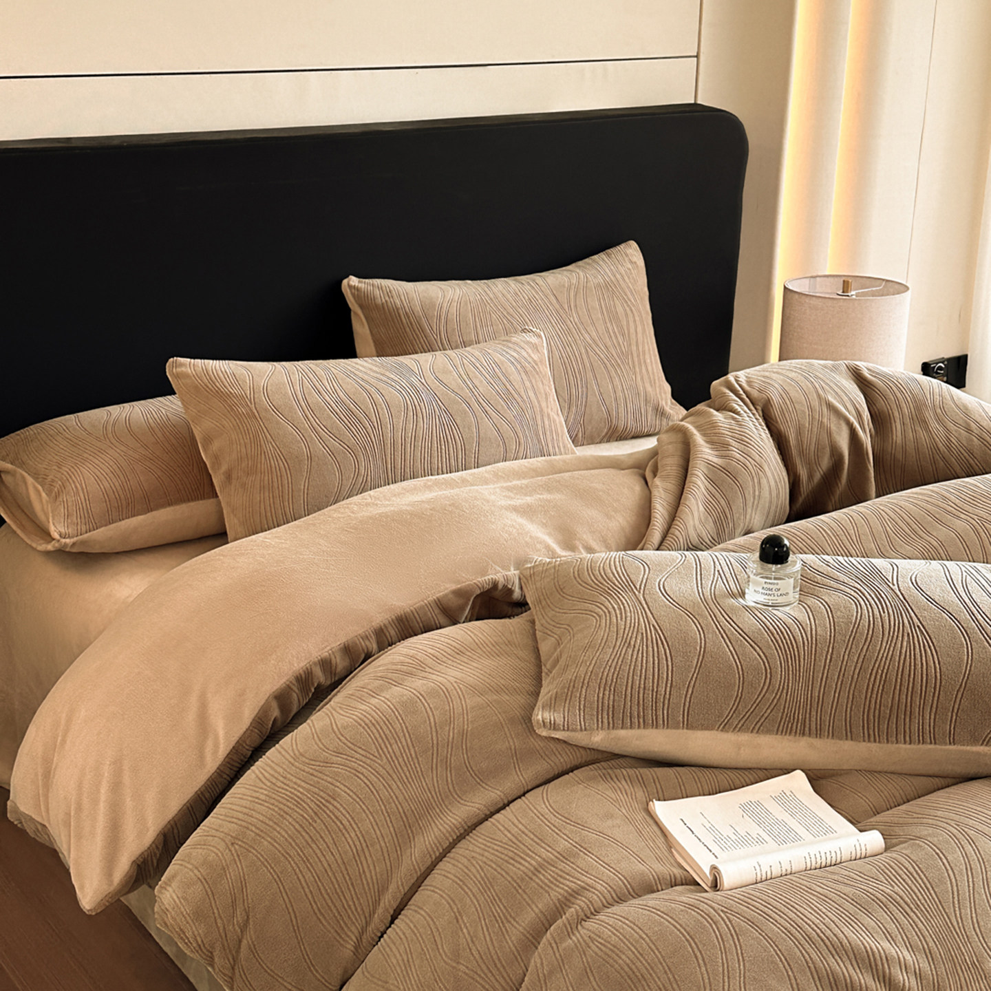 轻奢雕花牛奶绒四件套冬季加厚保暖珊瑚绒被套毛绒床单三件套床品