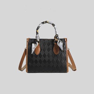 2023年新款时尚手提单肩斜挎丝巾托特女包多各层多用韩版厂家直销