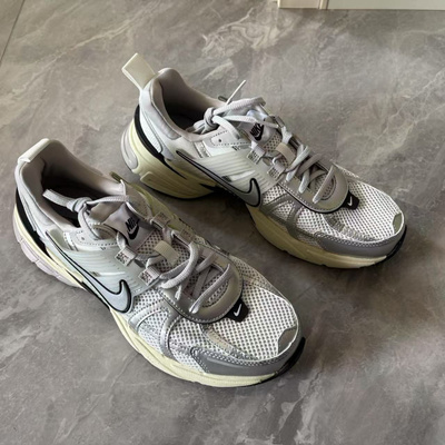 Nike/耐克 V2K Run Runtekk 白银 男子低帮休闲跑步鞋 HJ4497-100