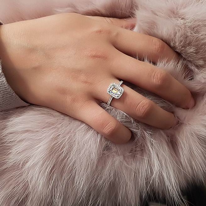 DIAMOND RING FEMALE SIMULATION ZIRCON RING 3 CARATS LIGHT LUXURY NICHE EXQUISITE HIGH CARBON DIAMOND INS TIDE DOES NOT FADE