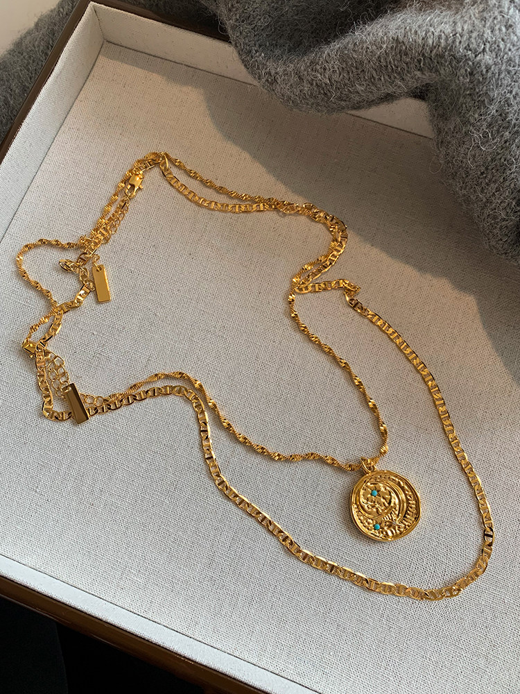 유럽과 미국의 복고풍 별과 달 금 케이크 펜던트 금화 목걸이 여성 액세서리 스웨터 체인 라이트 럭셔리 2024 새로운 하이 엔드 감각