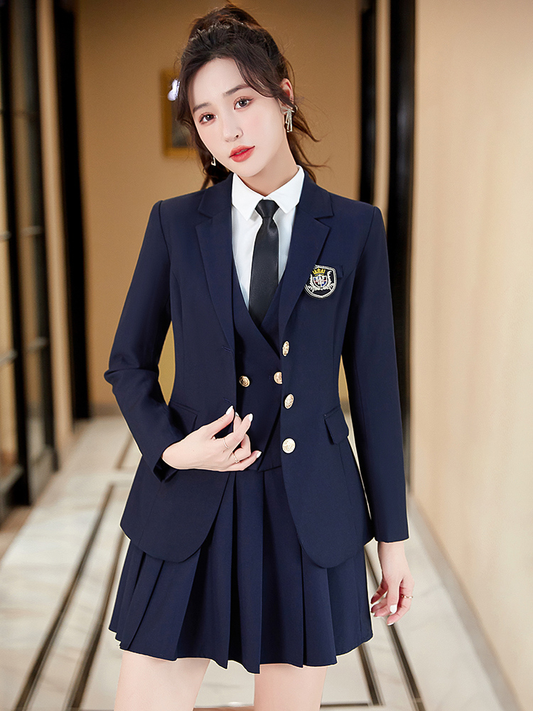 校服外搭什么外套(校服外套女)