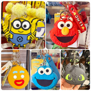 现货新加坡环球影城小黄人驯龙高手芝麻街小手包耳机包零钱包挂饰