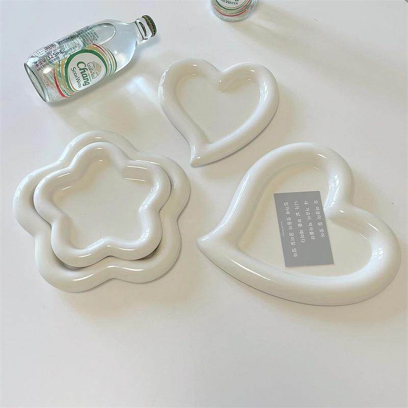 现代简约北欧风可爱心形香薰蜡烛陶瓷托盘糕点甜品高颜值点心碟子