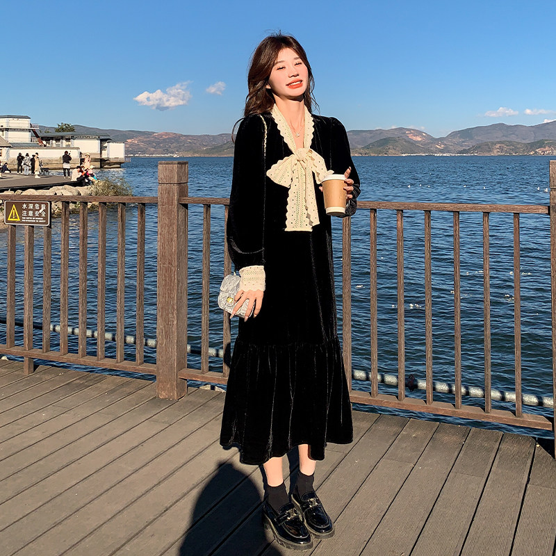 赫本风黑色丝绒长袖连衣裙2025春新款高级感蕾丝拼接气质鱼尾长裙,女装连衣裙,2C007