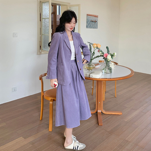 学院风紫色灯芯绒套装裙女2025春季新款气质休闲西装半身裙两件套图片