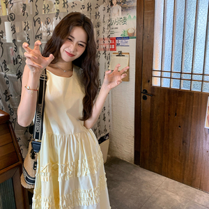 法式温柔风木耳边无袖背心连衣裙女夏2025新款奶黄色独特绝气图片