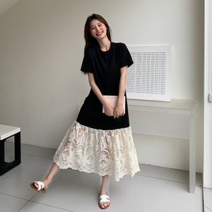 轻熟风韩系蕾丝拼接黑色连衣裙女夏季新款设计感休闲显瘦T恤裙图片