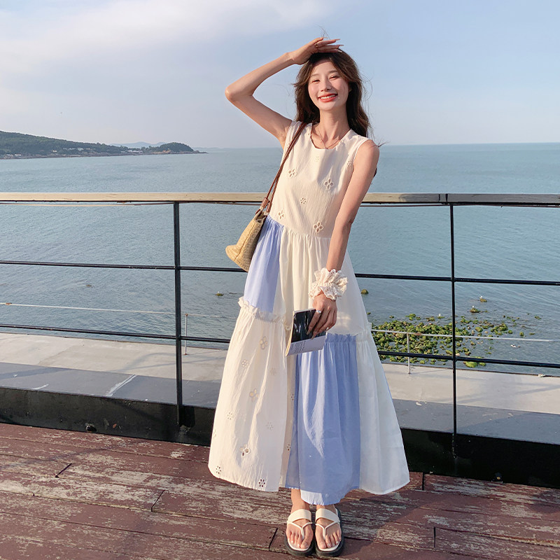蓝白拼接撞色背心裙女夏季2025新款高腰显瘦镂空设计感无袖连衣裙,女装连衣裙,2C007