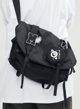 日系潮牌斜挎包男大容量机能邮差包学生女工装单肩包休闲背包ins