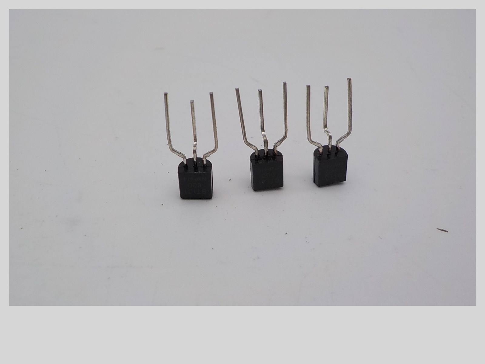 （100个）双向可控硅BT131 直插三极管