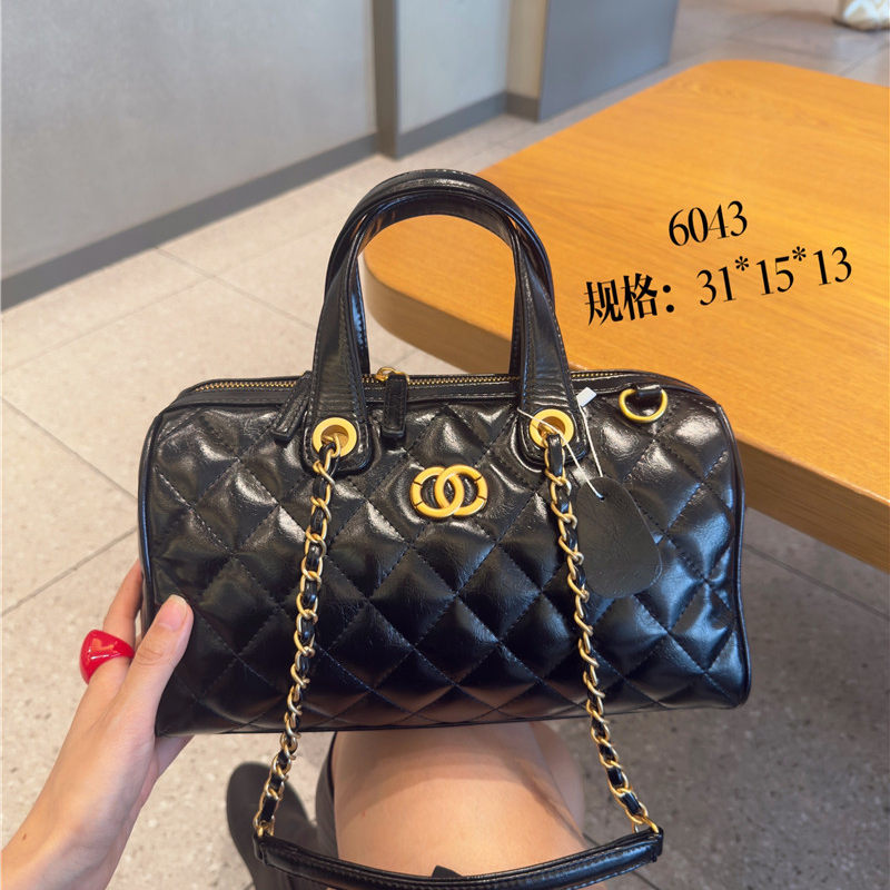 2025新款小香风25a真皮保龄球枕头包波士顿油蜡皮单肩菱格手提包