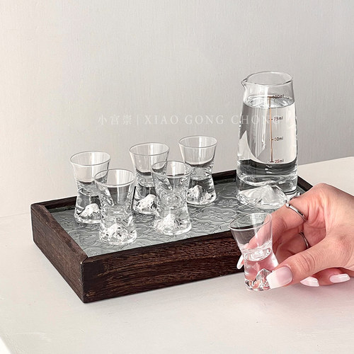 高颜值家用冰山小酒杯分酒器套装