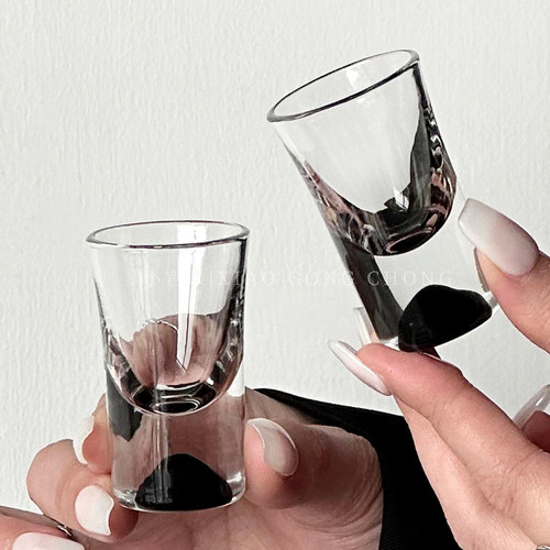 轻奢家用黑色冰山白酒杯烈酒杯子