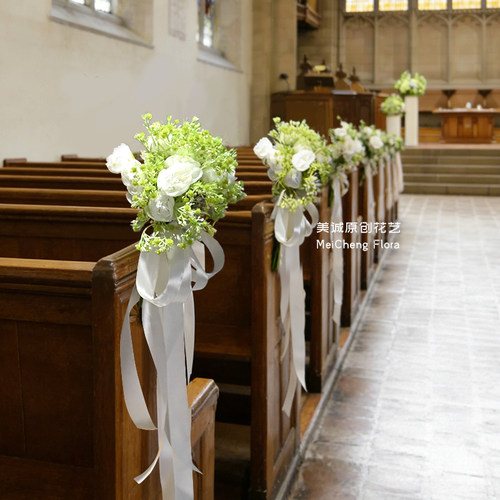 教堂婚礼球形椅背花白绿仿真花束