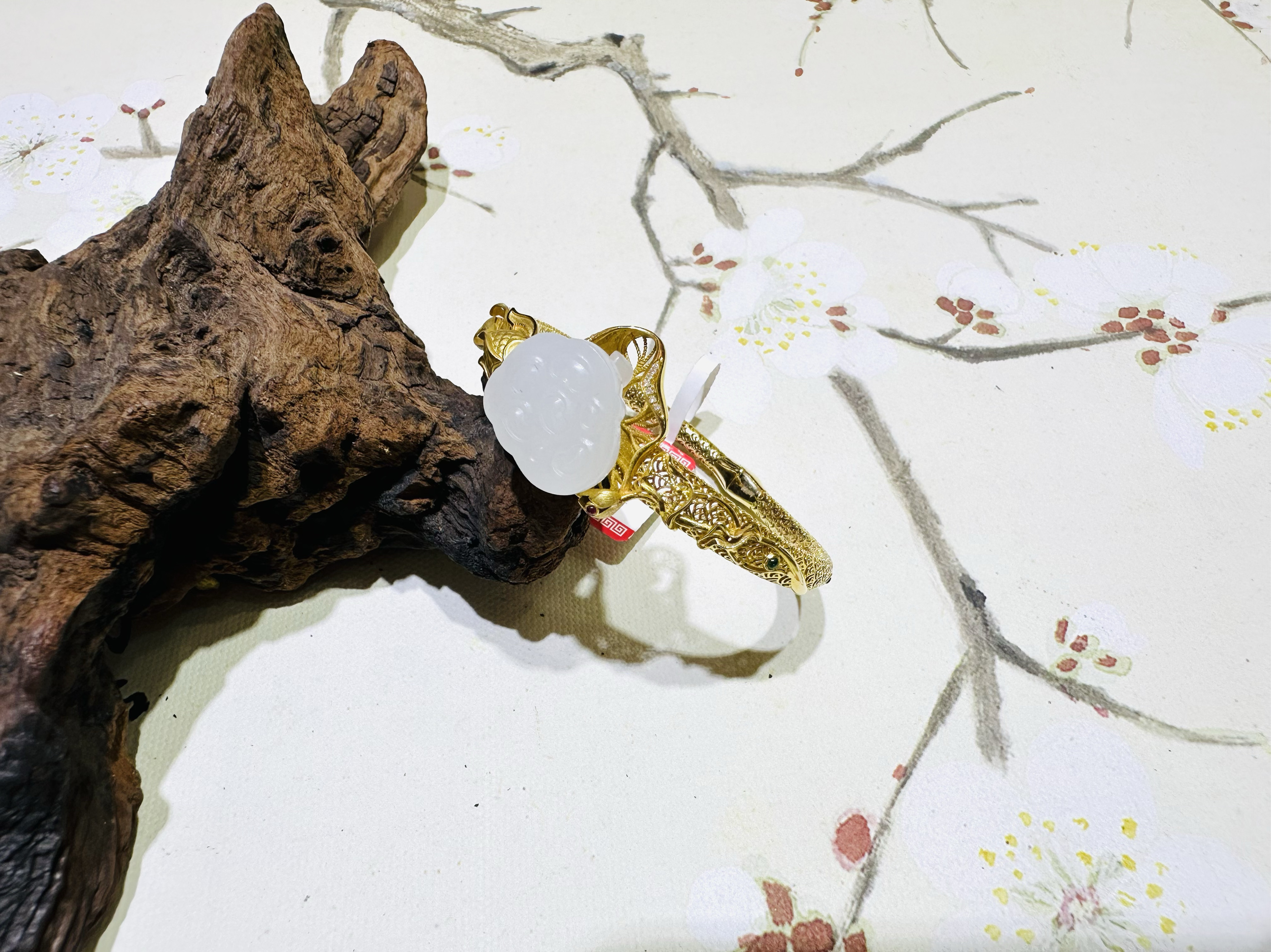 18k金镶玉手镯莲花荷花金鲤戏玉莲