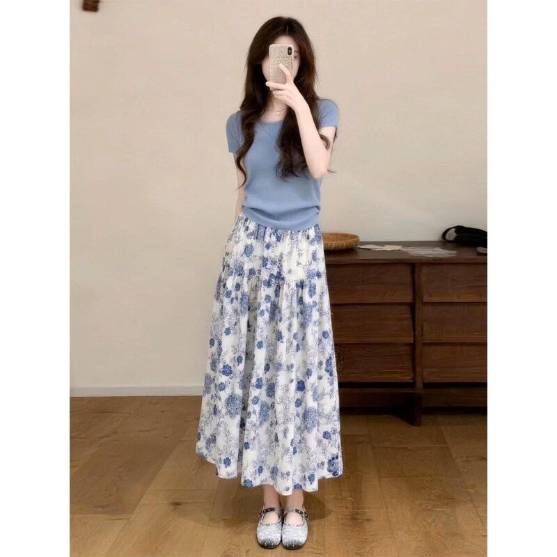 蓝色短袖T恤碎花半身连衣裙子女夏季2026新款巨好看穿搭套装长裙