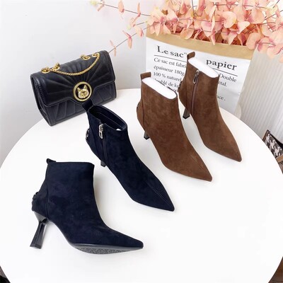 希希家 时尚短筒羊京绒女靴细跟尖头气质名媛冬季高跟5C100S3137