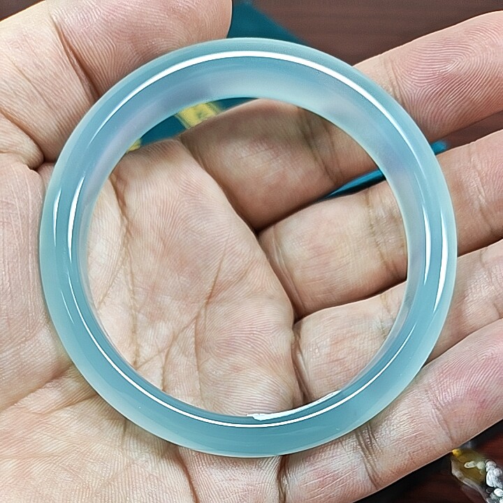天然玛瑙天空蓝正圈玉镯礼盒装