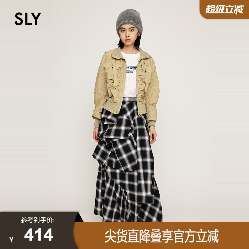 抽褶绑带设计不仅独特还可调节廓形和修身度