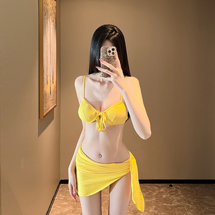性感溫泉海邊度假泳衣女 歐美ins風(fēng)網(wǎng)紅辣妹黃色分體比基尼三點(diǎn)式