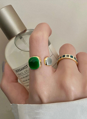 祖母绿戒指女小众设计轻奢高级感冷淡风装饰品独特夸张绿宝石指环
