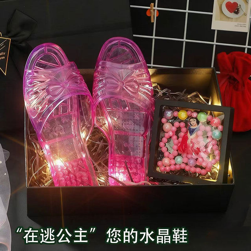 生日礼物男生送女生朋友闺蜜实用的创意有趣高级感搞怪恶搞新年